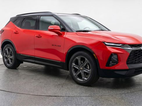 Used 2025 Chevrolet Blazer LT FWD image 1