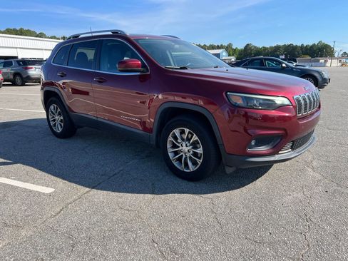 Used 2019 Jeep Cherokee Latitude Plus w/ Cold Weather Group AWD/4WD image 7