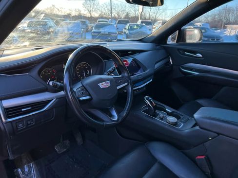 Used 2021 Cadillac XT4 Premium Luxury w/ Cold Weather Package FWD image 10