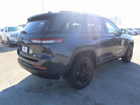 New 2025 Jeep Grand Cherokee Laredo image 21
