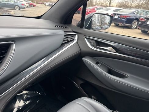 Used 2024 Buick Enclave Premium image 29