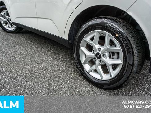 Used 2025 Kia Soul LX w/ LX Technology Package FWD image 16