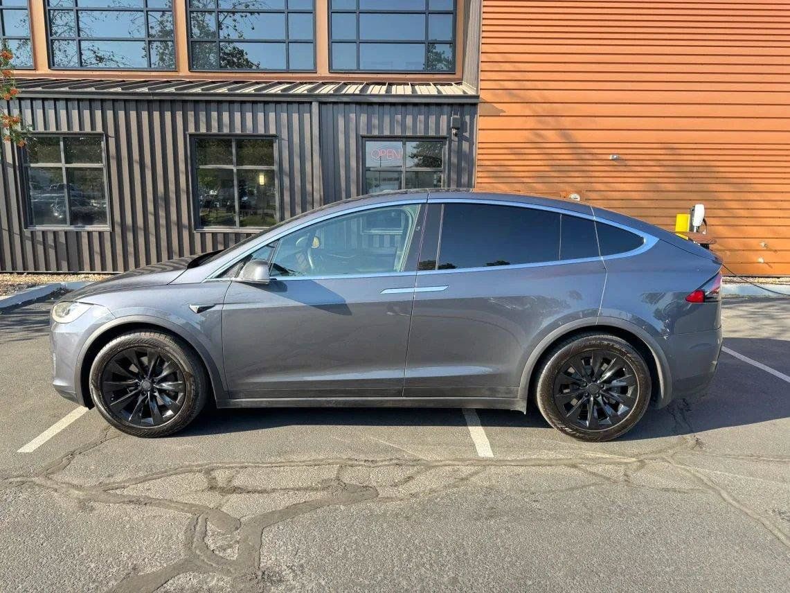 Used 2018 Tesla Model X 75D AWD/4WD image 2