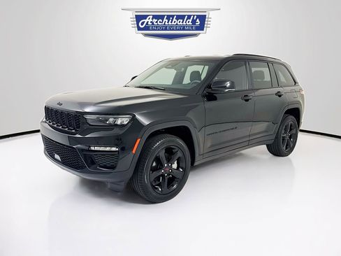 Used 2024 Jeep Grand Cherokee Limited w/ Black Appearance Package AWD/4WD image 3