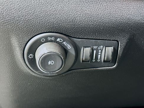 Used 2022 Jeep Compass Limited w/ Sun and Sound Group image 17