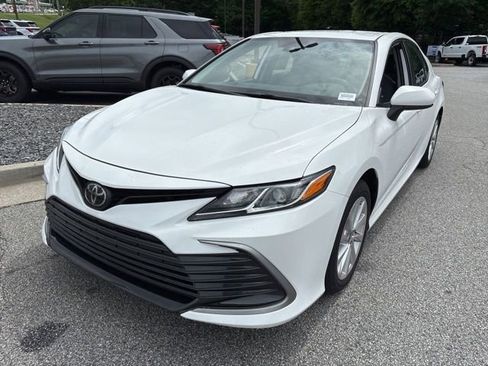 Used 2023 Toyota Camry LE FWD image 4