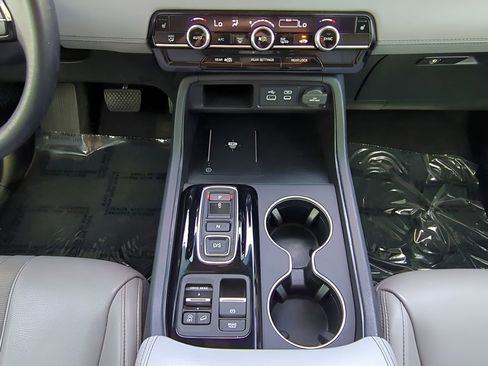 Used 2024 Honda Pilot Touring image 18