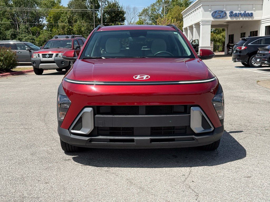 Used 2025 Hyundai Kona SEL FWD image 2