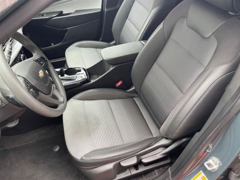 Used 2025 Chevrolet Trax LT image 35