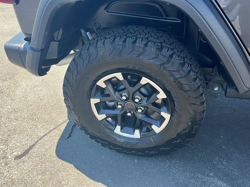 Used 2026 Jeep Wrangler Unlimited Rubicon AWD/4WD image 33