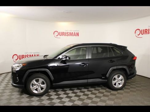 Used 2020 Toyota RAV4 XLE w/ Convenience Package AWD/4WD image 4