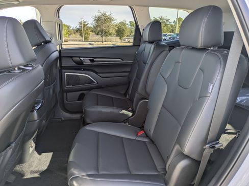 New 2025 Kia Telluride S image 16