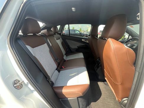 Certified 2025 Volkswagen ID.4 Pro AWD/4WD image 24