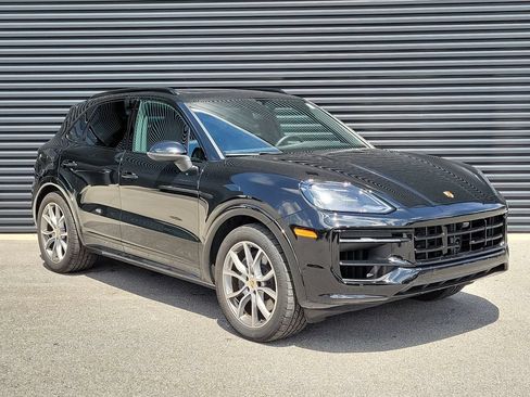 Certified 2025 Porsche Cayenne AWD/4WD image 9