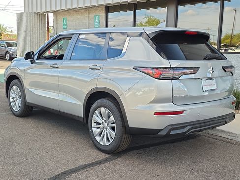 New 2026 Mitsubishi Outlander ES FWD image 5