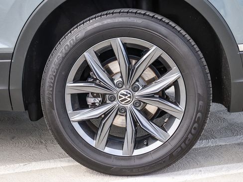 Used 2022 Volkswagen Tiguan SE image 10