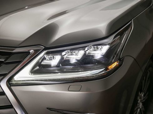 Used 2019 Lexus LX 570 4WD image 8