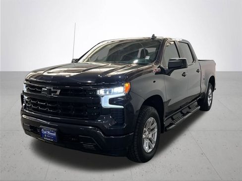 Used 2023 Chevrolet Silverado 1500 RST image 2