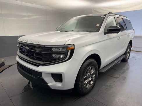 New 2025 Ford Expedition Active image 9