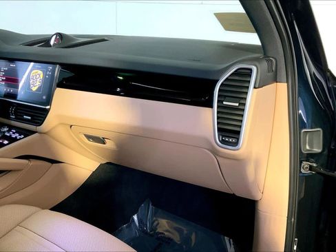 Used 2023 Porsche Cayenne image 22