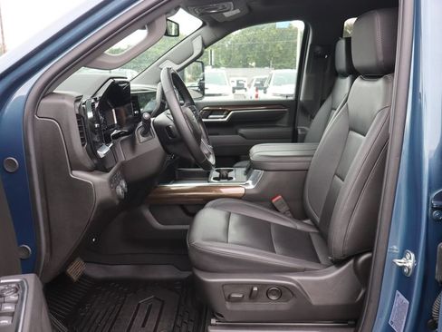 Used 2025 Chevrolet Silverado 2500 LT w/ Trail Boss Package AWD/4WD image 4