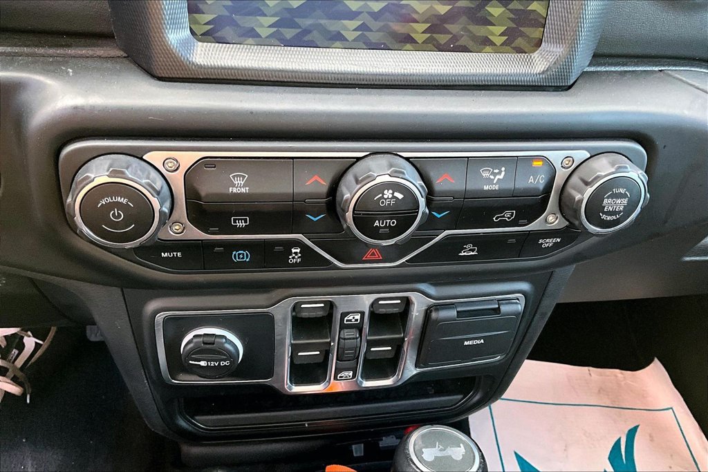 Used 2023 Jeep Wrangler Unlimited Sahara AWD/4WD image 33