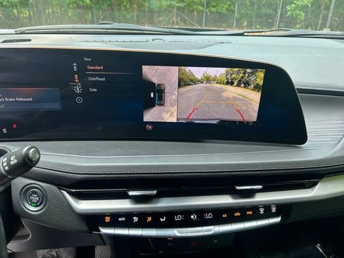 Used 2025 Cadillac XT4 Premium Luxury FWD image 20