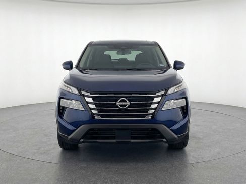 Used 2025 Nissan Rogue SV image 2