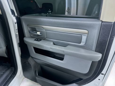 Used 2020 RAM 1500 Classic SLT w/ Luxury Group image 29