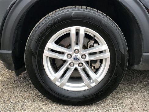 Used 2021 Ford Explorer XLT AWD/4WD image 9
