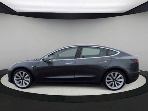 Used 2019 Tesla Model 3 Standard Range Plus image 5