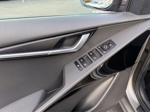 Used 2023 Kia Niro EX image 21