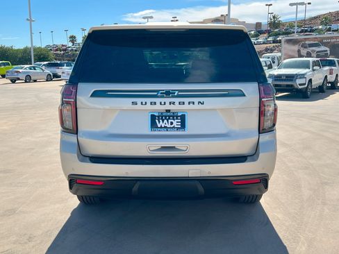 Used 2021 Chevrolet Suburban Z71 w/ Luxury Package AWD/4WD image 4