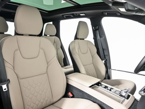 Used 2026 Volvo XC90 B6 Plus w/ Protection Package Premier image 25