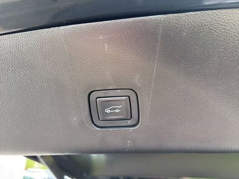 Used 2019 Chevrolet Traverse LT AWD/4WD image 35