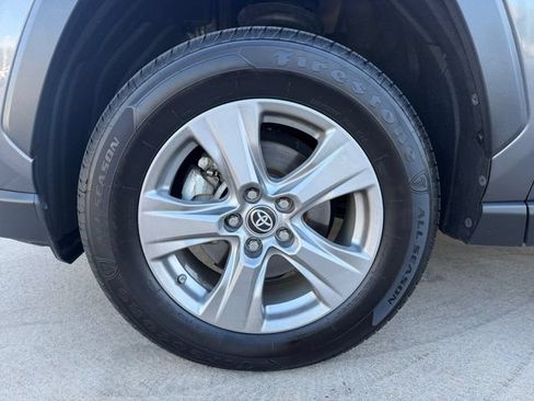 Used 2022 Toyota RAV4 LE AWD/4WD image 25