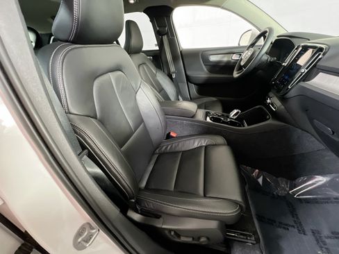 Used 2023 Volvo XC40 B5 Plus w/ Protection Package Premier AWD/4WD image 28