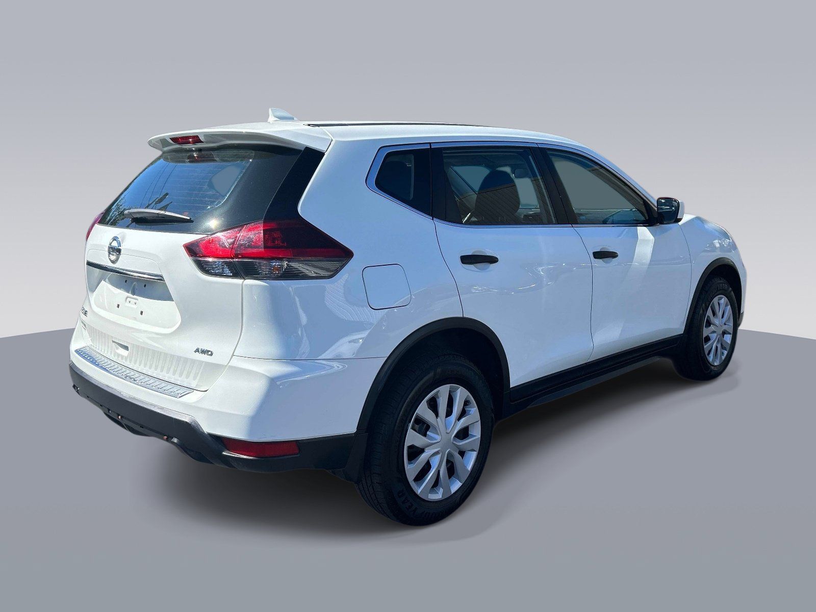 Used 2018 Nissan Rogue S AWD/4WD image 3