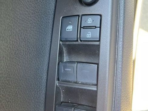 Used 2022 Toyota Camry SE FWD image 16