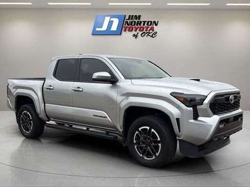 Used 2024 Toyota Tacoma TRD Sport RWD image 3