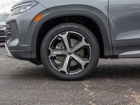 New 2026 Volkswagen Tiguan SE AWD/4WD image 45