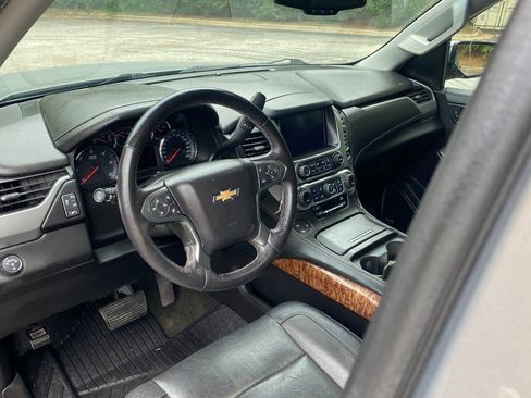 Used 2017 Chevrolet Suburban Premier RWD image 13