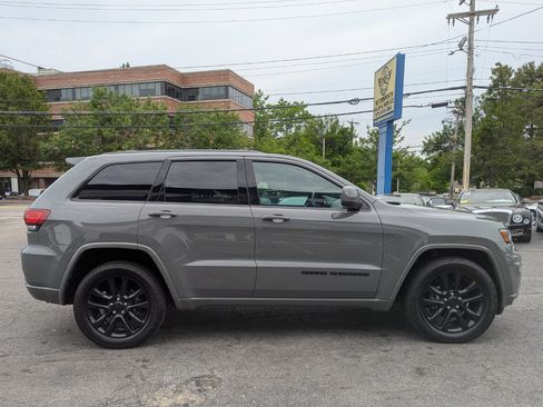 Used 2020 Jeep Grand Cherokee Altitude image 6