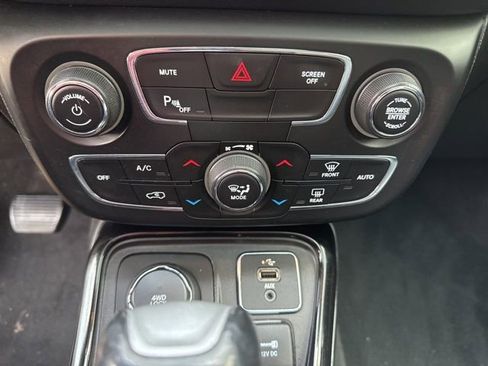 Used 2018 Jeep Compass Limited w/ Navigation Group AWD/4WD image 13