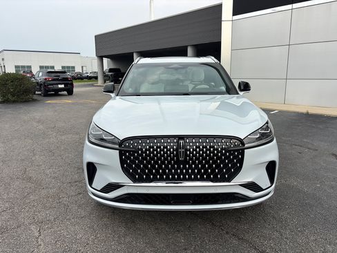 Certified 2025 Lincoln Aviator Black Label AWD/4WD image 2