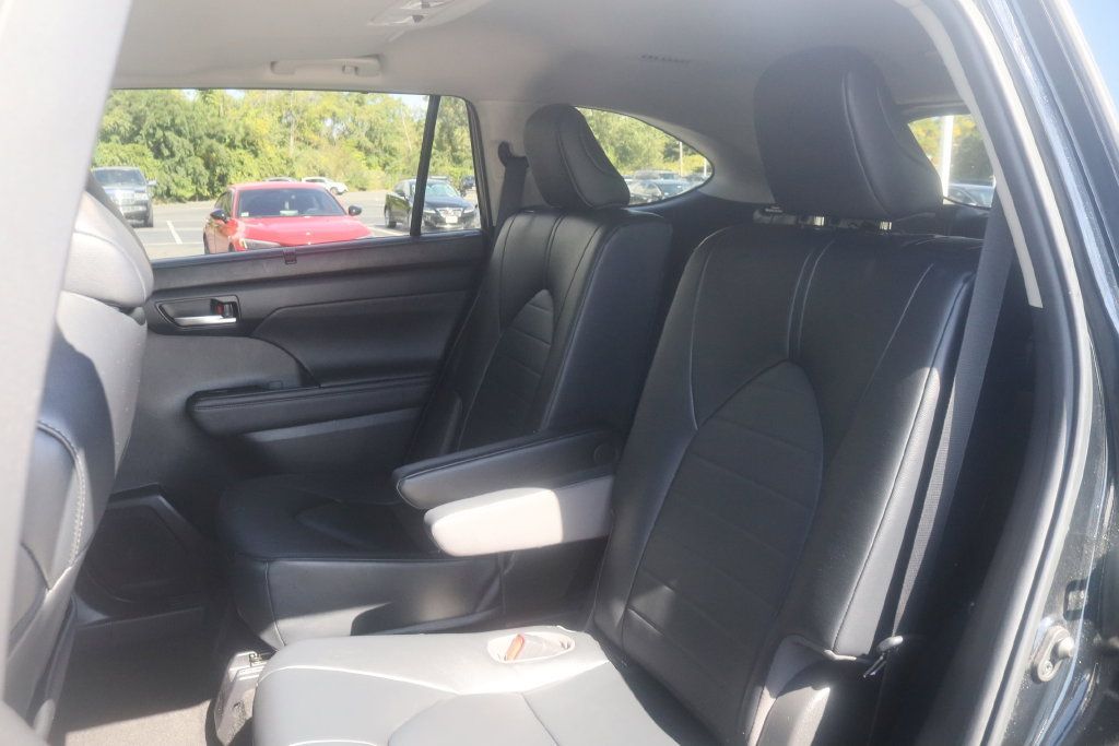 Used 2023 Toyota Highlander XLE AWD/4WD image 20