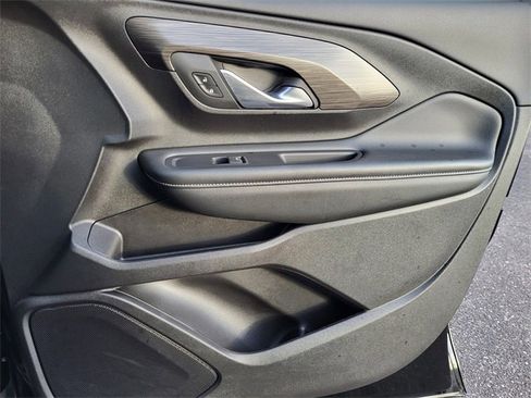 Used 2024 GMC Terrain SLT image 26