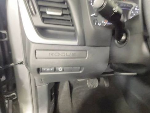 Used 2023 Nissan Rogue S AWD/4WD image 19