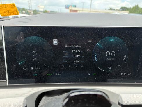 Used 2025 Hyundai Tucson Limited AWD/4WD image 2