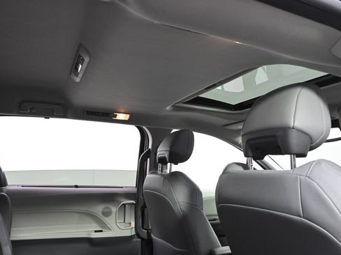 Used 2022 Toyota Sienna XLE w/ XLE Plus Package AWD/4WD image 17